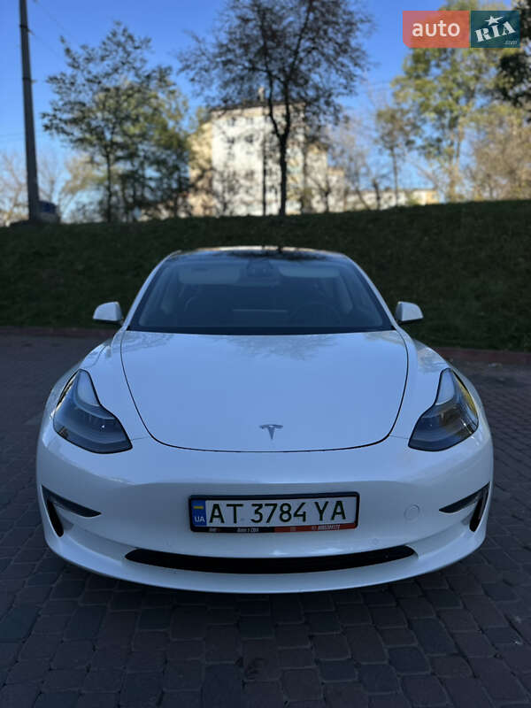 Седан Tesla Model 3 2021 в Ивано-Франковске