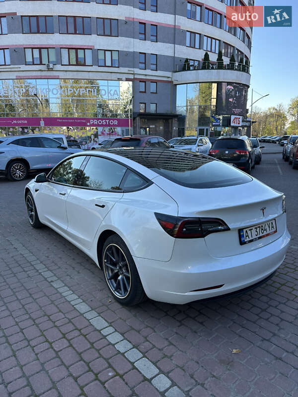 Седан Tesla Model 3 2021 в Ивано-Франковске
