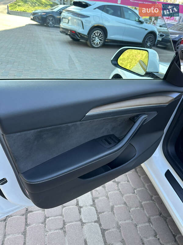 Седан Tesla Model 3 2021 в Івано-Франківську