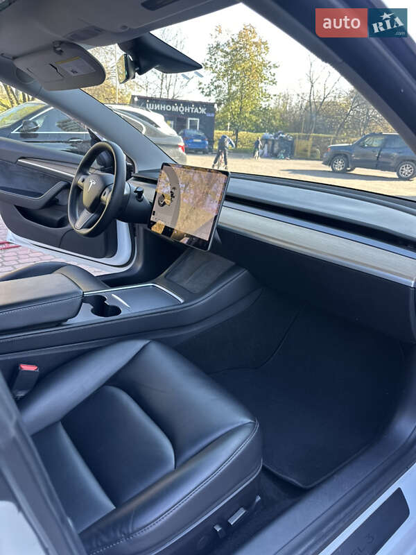 Седан Tesla Model 3 2021 в Ивано-Франковске