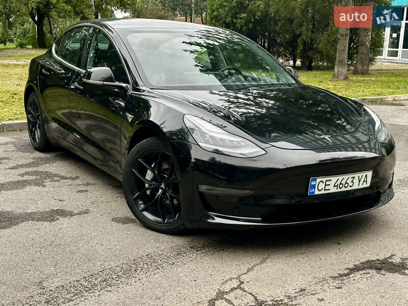 Седан Tesla Model 3 2019 в Черновцах