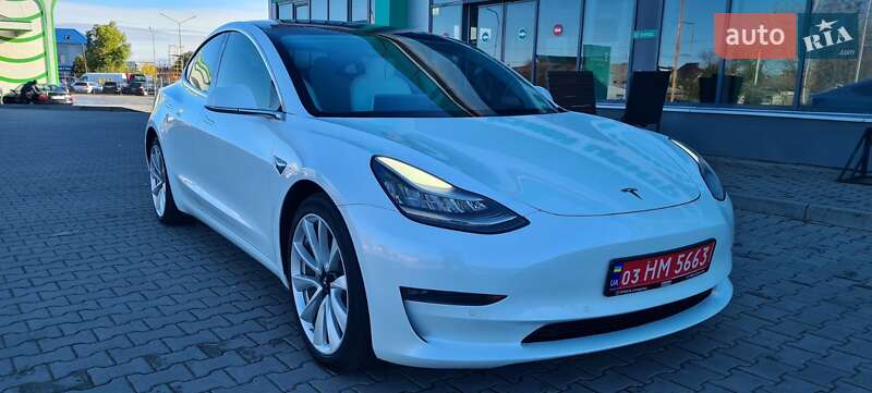Лифтбек Tesla Model 3 2018 в Нововолынске фото Лифтбек Tesla Model 3 2018 в Нововолынске