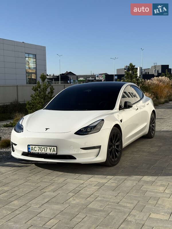 Седан Tesla Model 3 2022 в Луцьку