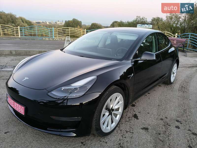 Седан Tesla Model 3 2021 в Луцьку