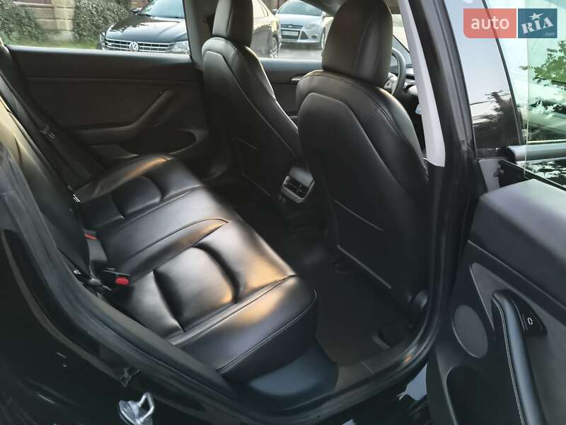 Седан Tesla Model 3 2021 в Луцьку