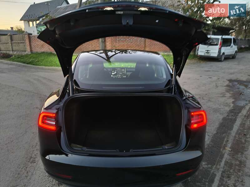 Седан Tesla Model 3 2021 в Луцьку
