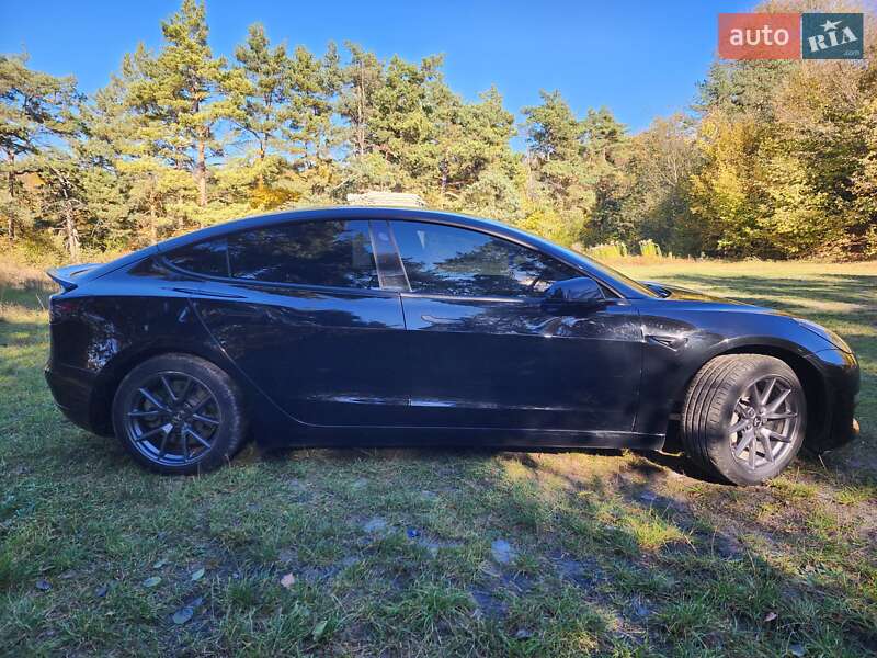 Седан Tesla Model 3 2021 в Кременці