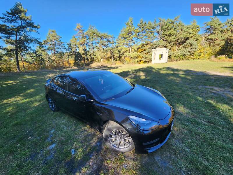 Седан Tesla Model 3 2021 в Кременці