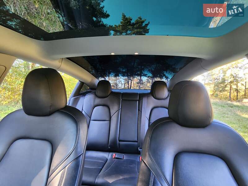 Седан Tesla Model 3 2021 в Кременці