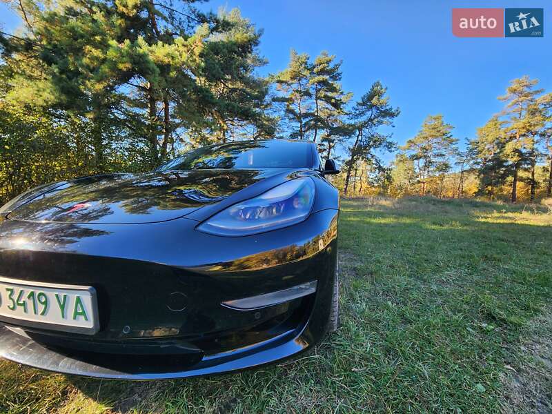 Седан Tesla Model 3 2021 в Кременці