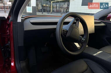 Седан Tesla Model 3 2024 в 