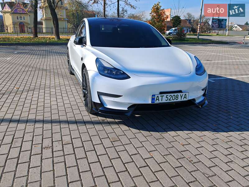 Седан Tesla Model 3 2021 в Коломиї