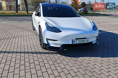 Седан Tesla Model 3 2021 в 