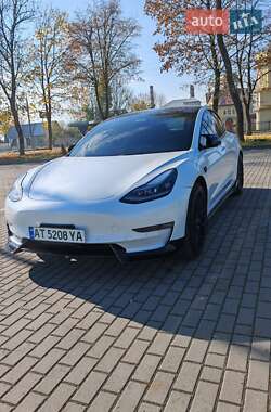 Седан Tesla Model 3 2021 в 