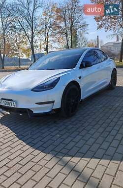 Седан Tesla Model 3 2021 в 