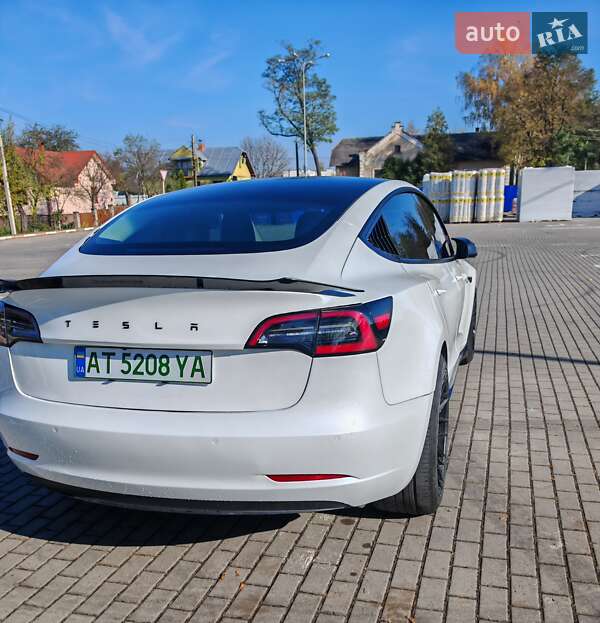 Седан Tesla Model 3 2021 в Коломиї