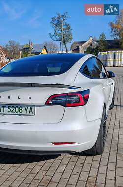 Седан Tesla Model 3 2021 в 