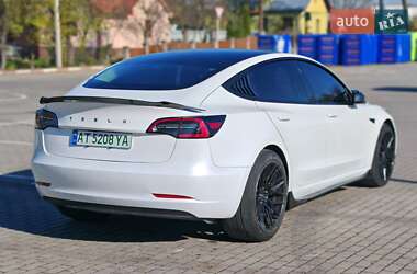 Седан Tesla Model 3 2021 в 