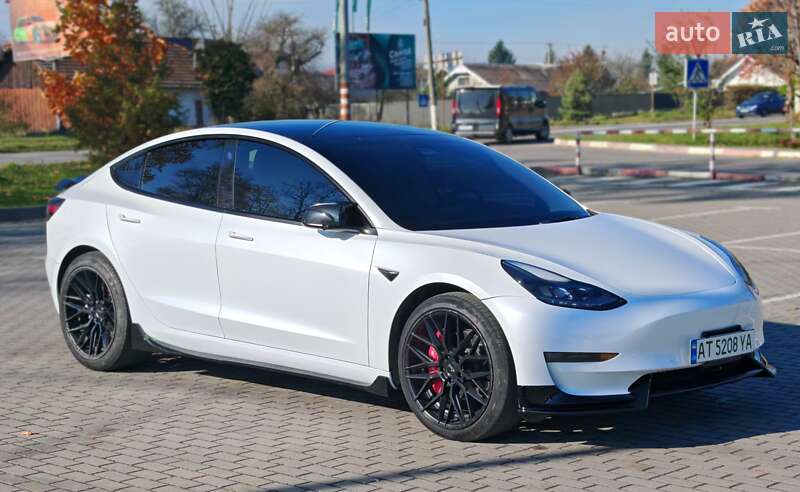 Седан Tesla Model 3 2021 в Коломиї