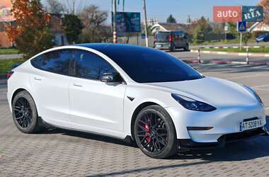Седан Tesla Model 3 2021 в 