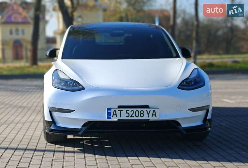Седан Tesla Model 3 2021 в Коломиї