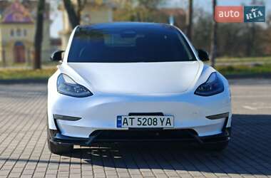 Седан Tesla Model 3 2021 в 