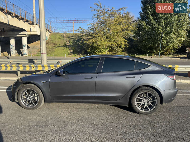 Седан Tesla Model 3 2020 в Одесі
