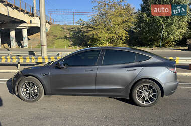 Седан Tesla Model 3 2020 в 