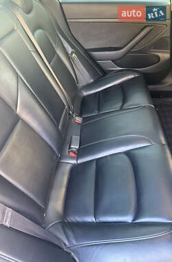 Седан Tesla Model 3 2020 в 