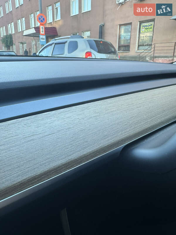 Седан Tesla Model 3 2020 в Одесі