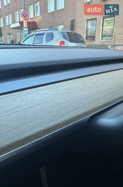 Седан Tesla Model 3 2020 в 