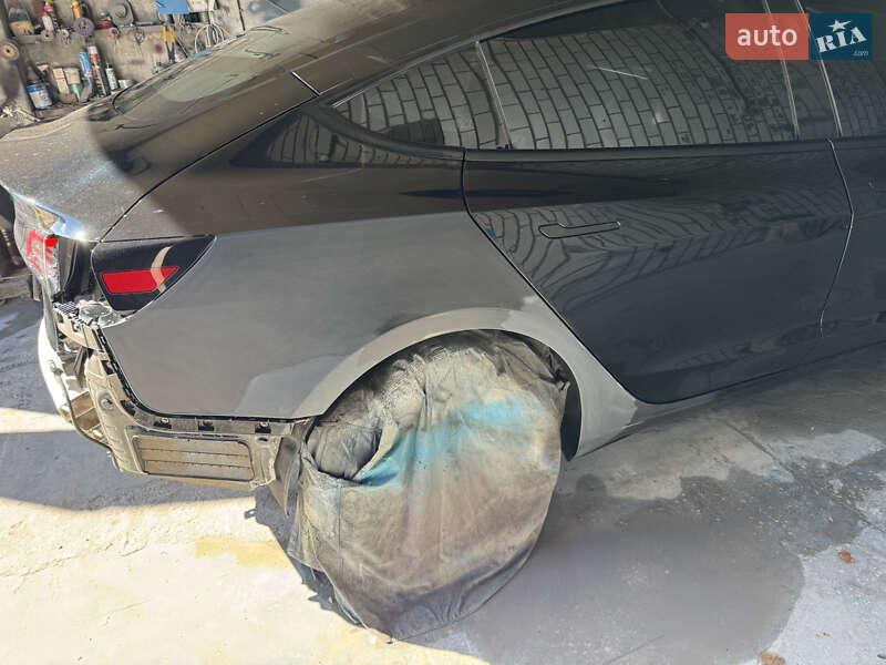 Седан Tesla Model 3 2023 в Черкассах