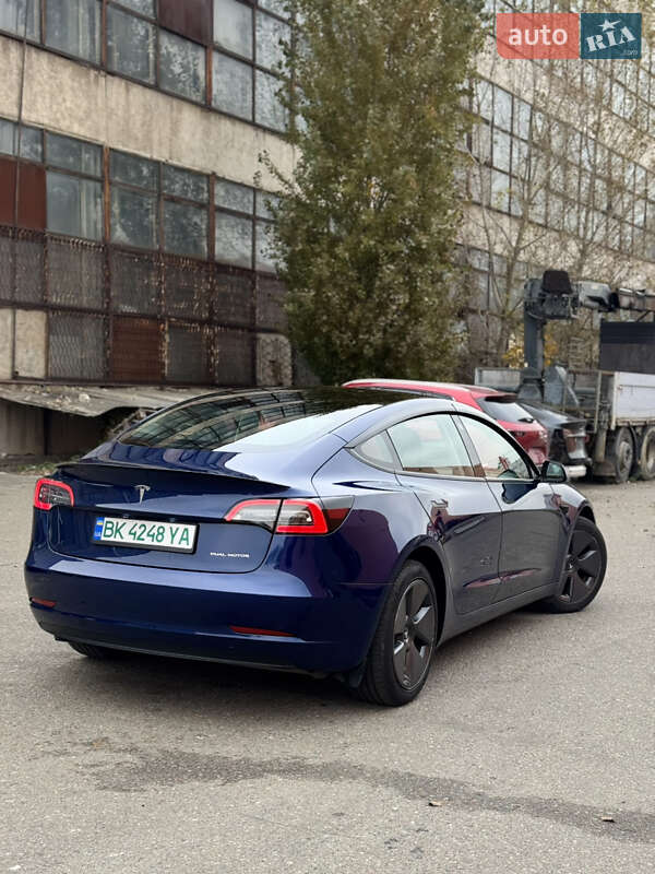 Седан Tesla Model 3 2022 в Киеве