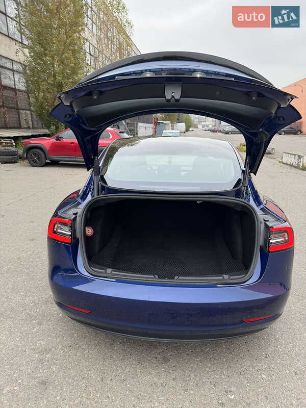 Седан Tesla Model 3 2022 в Киеве