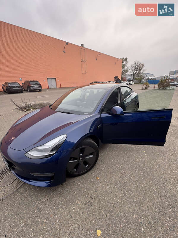 Седан Tesla Model 3 2022 в Киеве