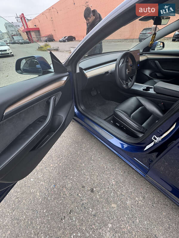 Седан Tesla Model 3 2022 в Киеве