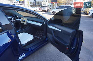 Седан Tesla Model 3 2022 в 
