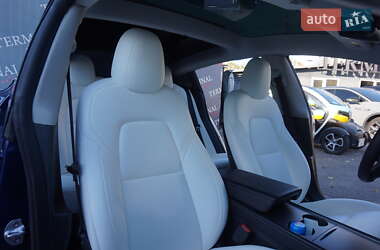Седан Tesla Model 3 2022 в 