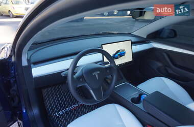Седан Tesla Model 3 2022 в 