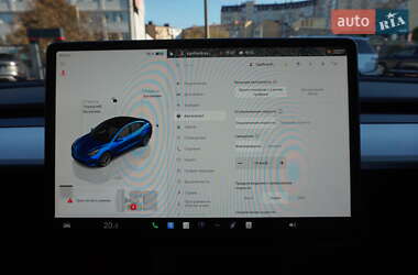 Седан Tesla Model 3 2022 в 