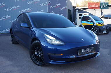 Седан Tesla Model 3 2022 в 