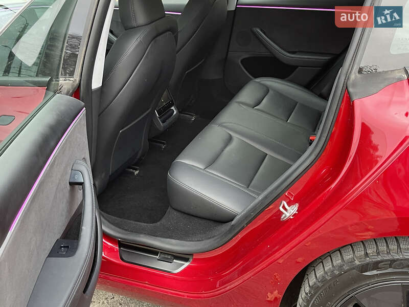 Седан Tesla Model 3 2024 в Новояворовске