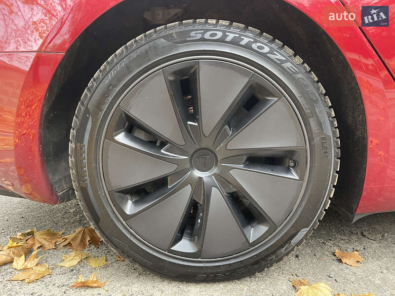 Седан Tesla Model 3 2024 в Новояворовске