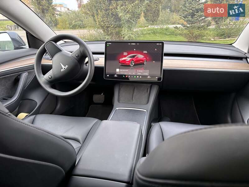 Седан Tesla Model 3 2023 в Пирятині