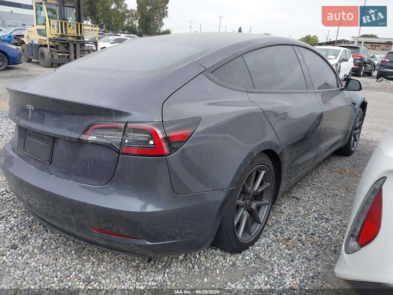 Седан Tesla Model 3 2022 в Черкасах
