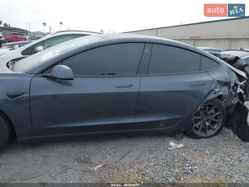 Седан Tesla Model 3 2022 в Черкасах