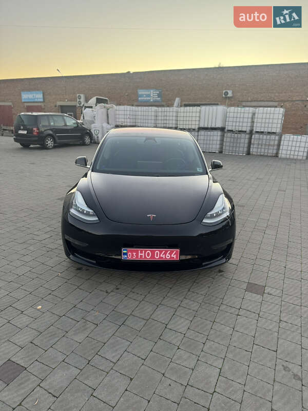 Седан Tesla Model 3 2018 в Володимирі