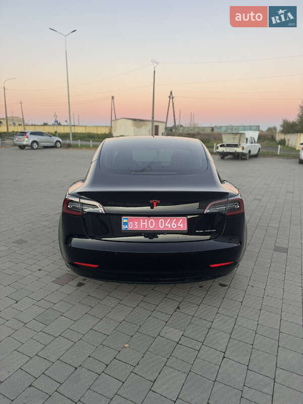 Седан Tesla Model 3 2018 в Володимирі