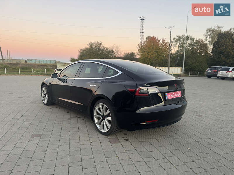 Седан Tesla Model 3 2018 в Володимирі