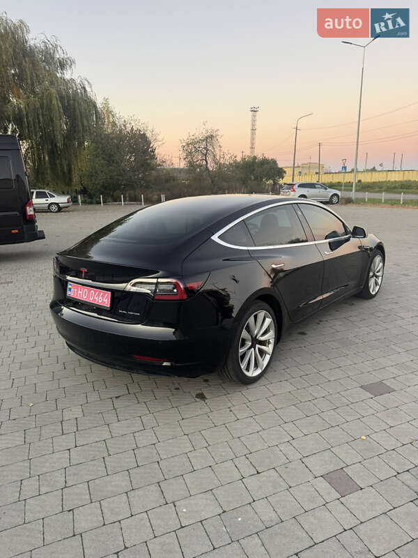 Седан Tesla Model 3 2018 в Володимирі